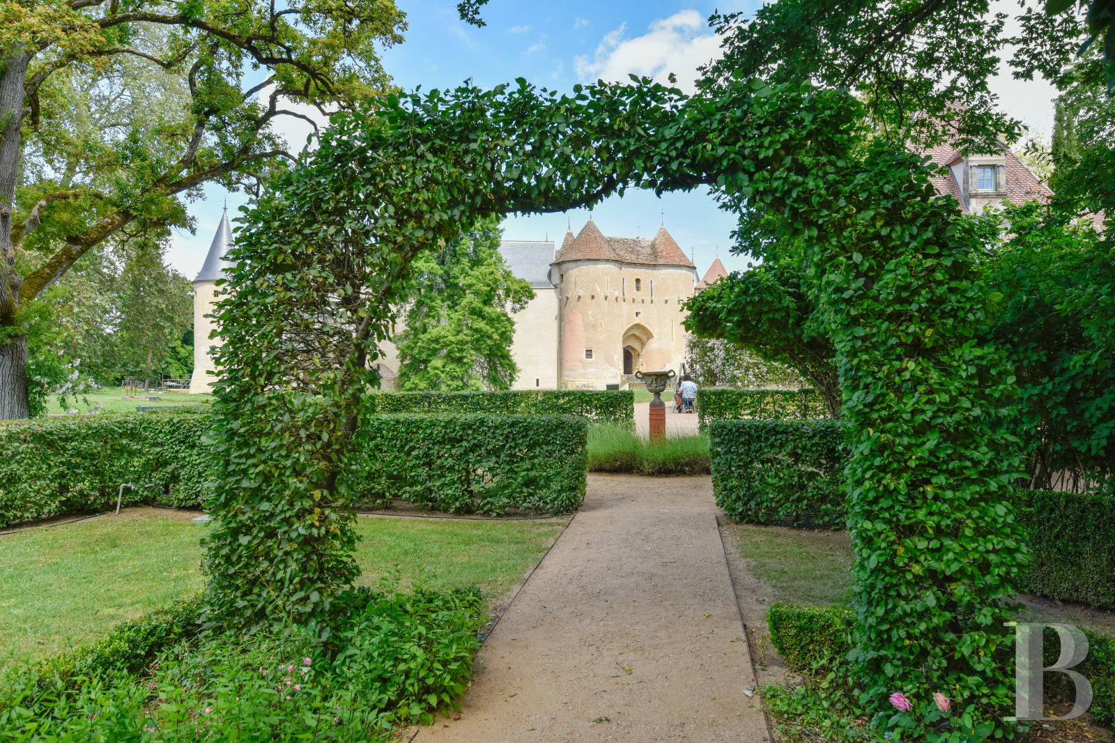 À Ainay-le-Vieil, entre Bourges et Montluçon, une forteresse séculaire tout en raffinement  - photo  n°22